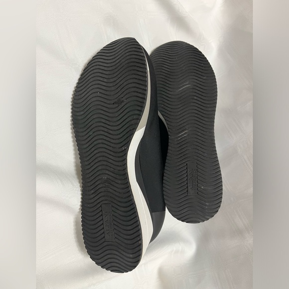 9.5 Alfani Walking Shoe - Picture 8 of 9